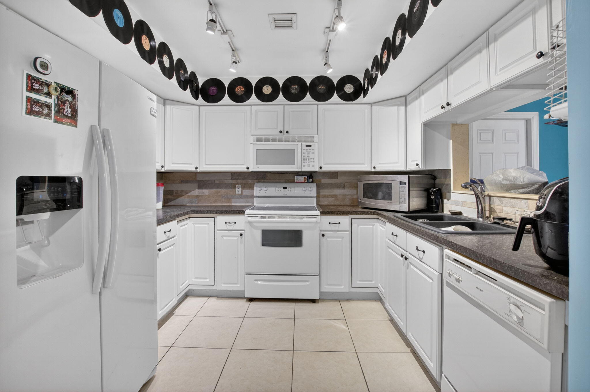 220 SW 10th Avenue