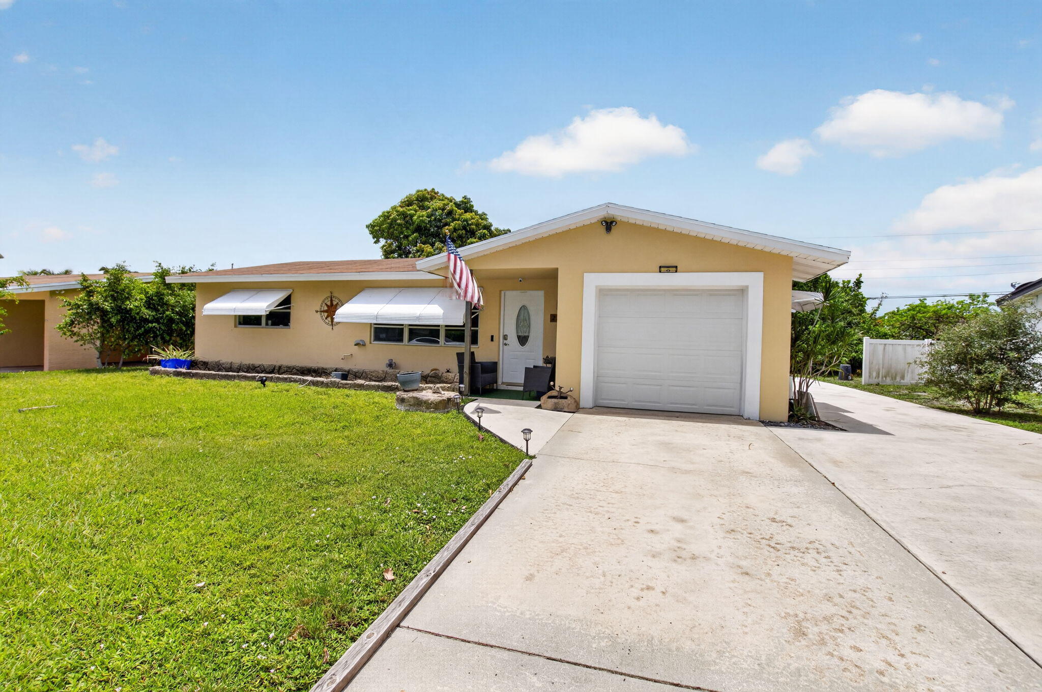 220 SW 10th Avenue