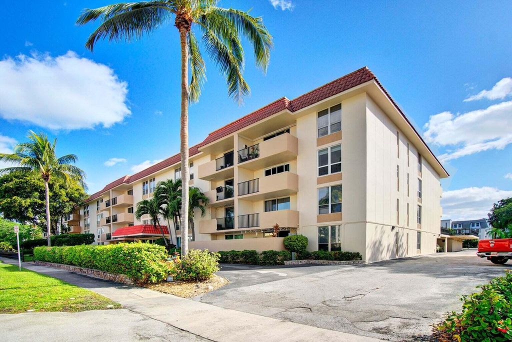 Photo of 1000 Spanish River Road #4m, Boca Raton, FL 33432 (MLS # R11050216)