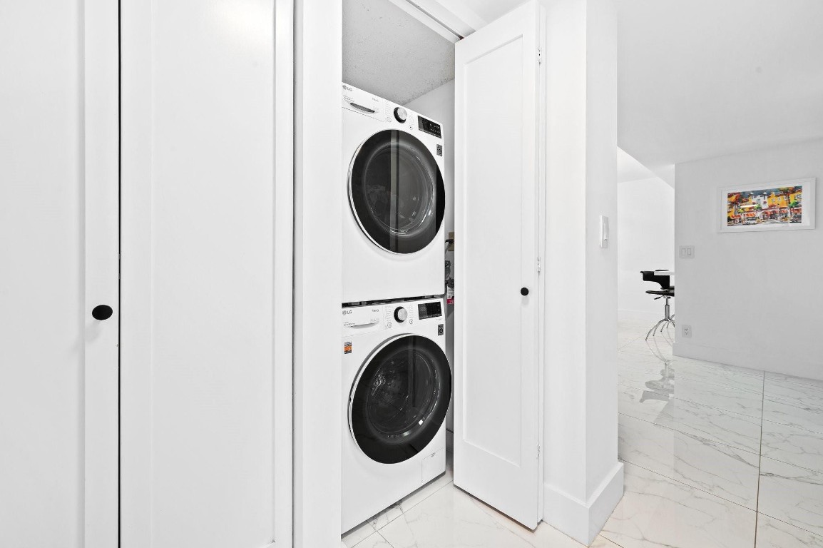 EVERGLADES CLUB - Residential