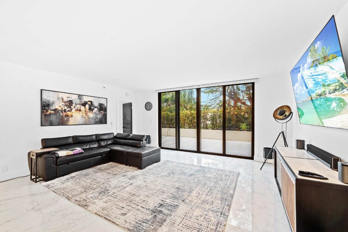 EVERGLADES CLUB - Residential