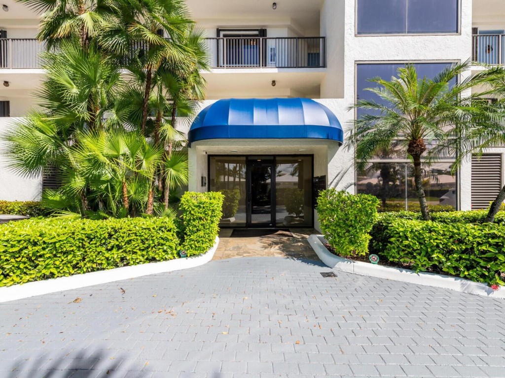 EVERGLADES CLUB - Residential