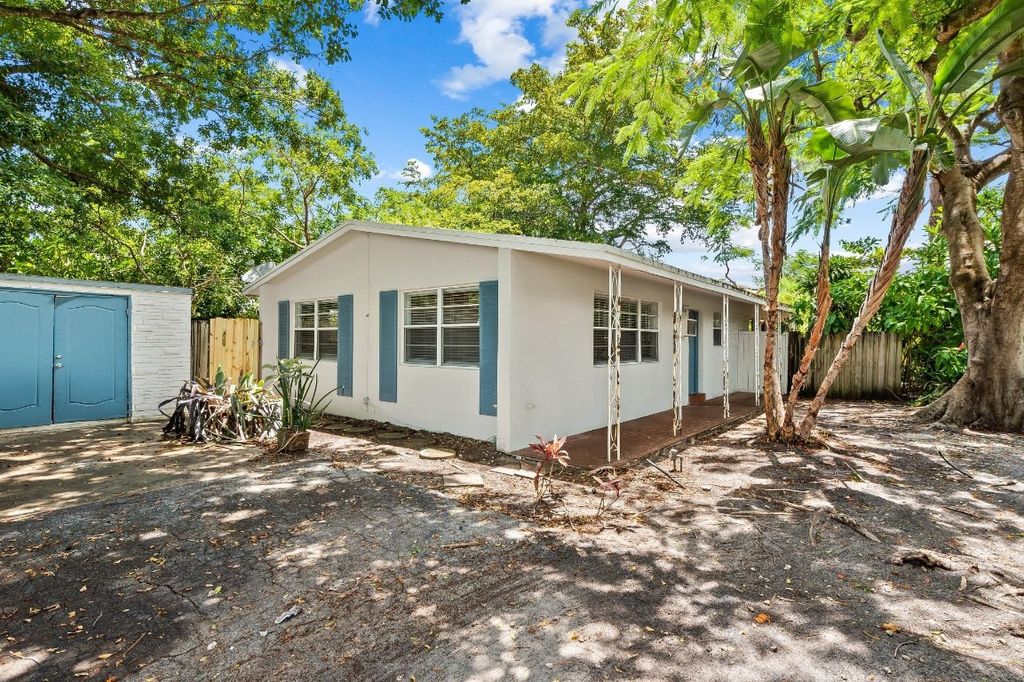 Photo of 806 NE 23 Drive #A, Wilton Manors, FL 33305 (MLS # F10545847)