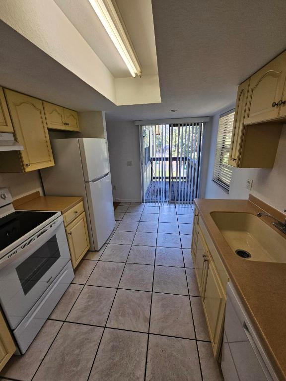 WESTCHESTER WOODS - Residential Lease