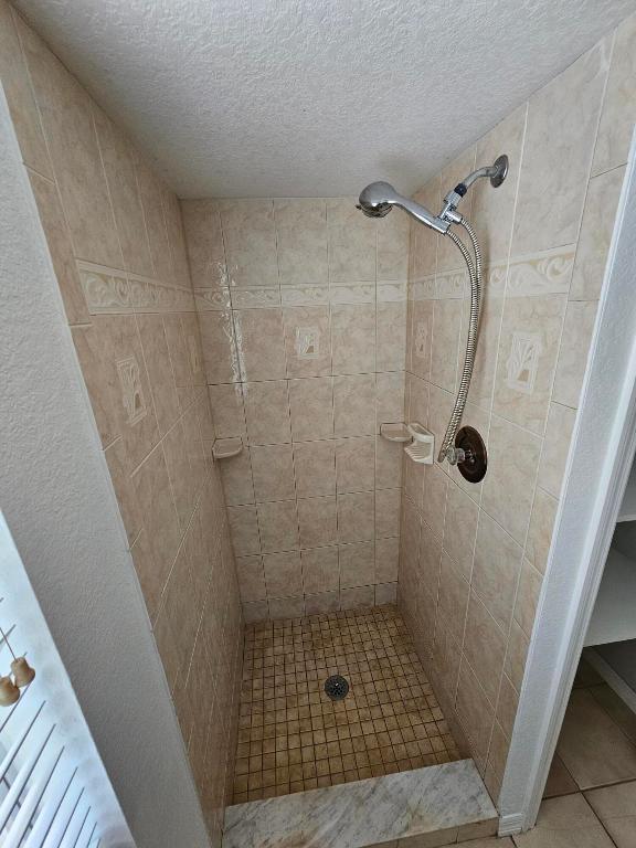 WESTCHESTER WOODS - Residential Lease