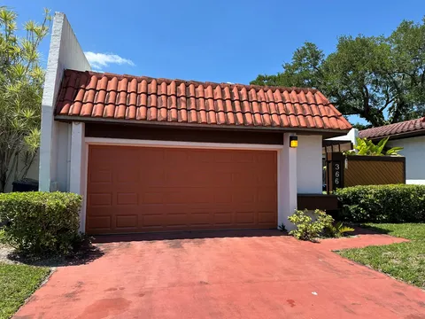 366 NE 195th St, Miami, FL MLS: F10498574