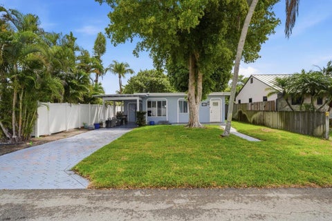 Photo of 712 NE 10th Avenue, Pompano Beach, FL 33060 (MLS # B26032472)
