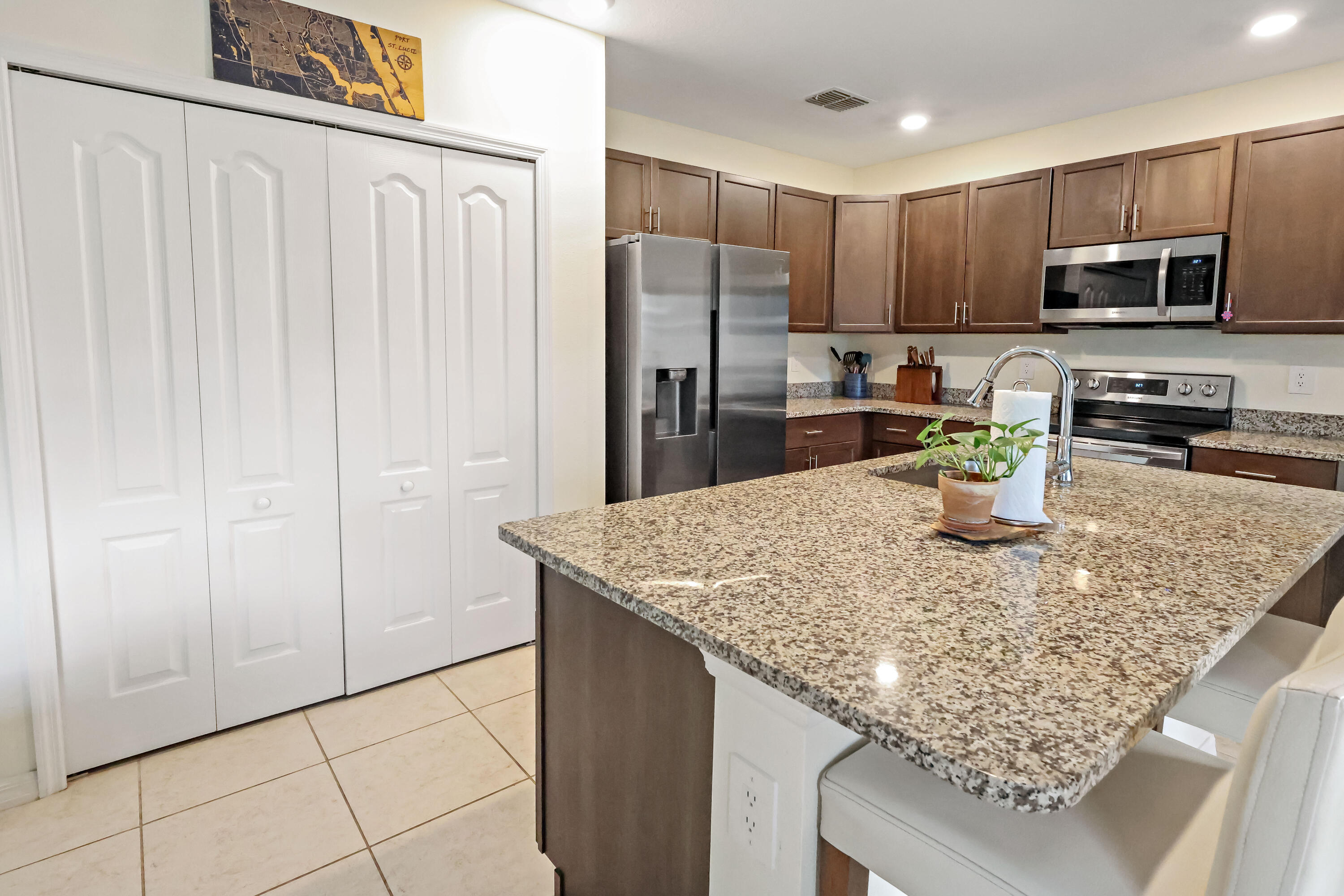 PORT ST LUCIE SECTION 7 - Residential Lease