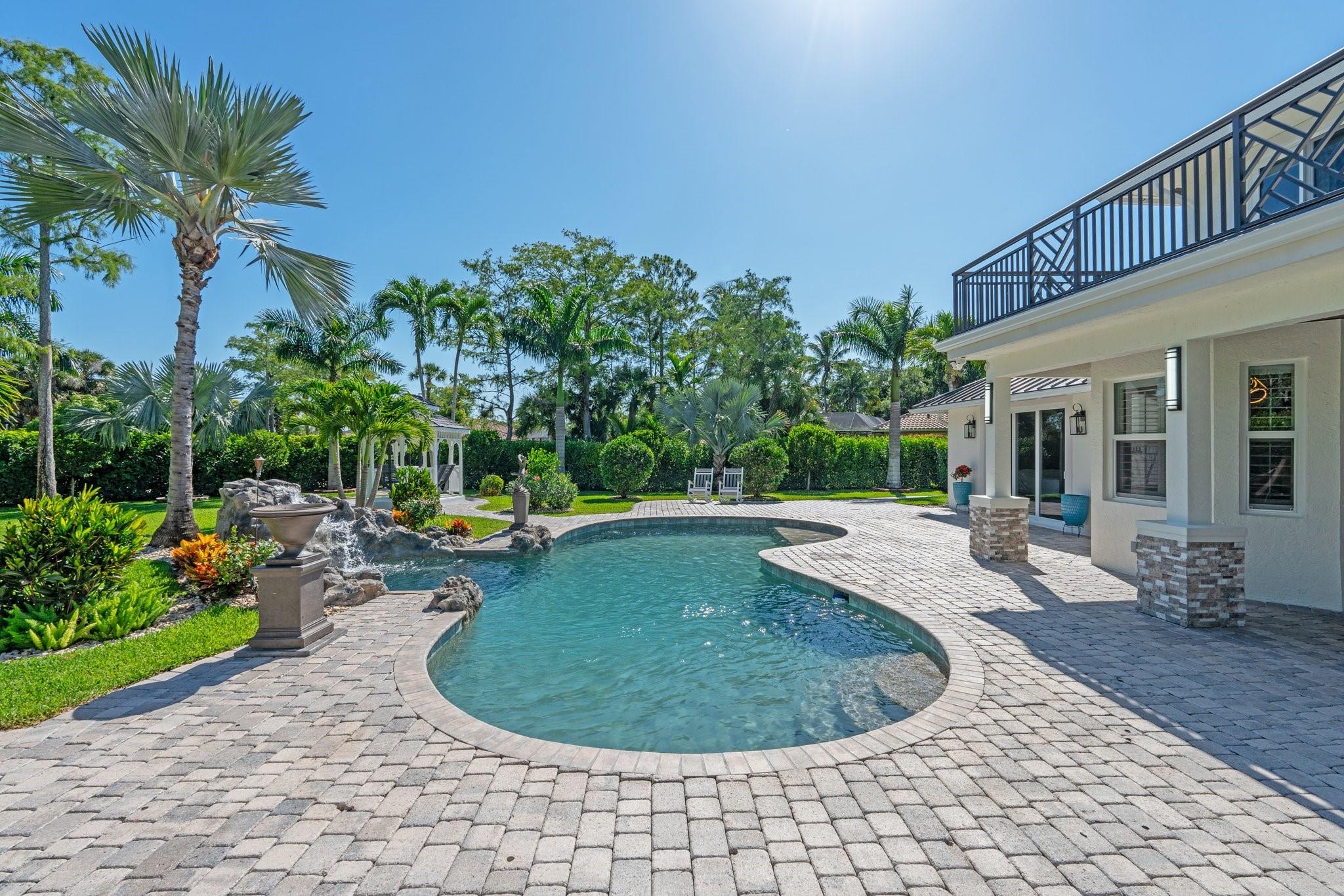 MEADOW WOOD OF THE LANDIN - Residential