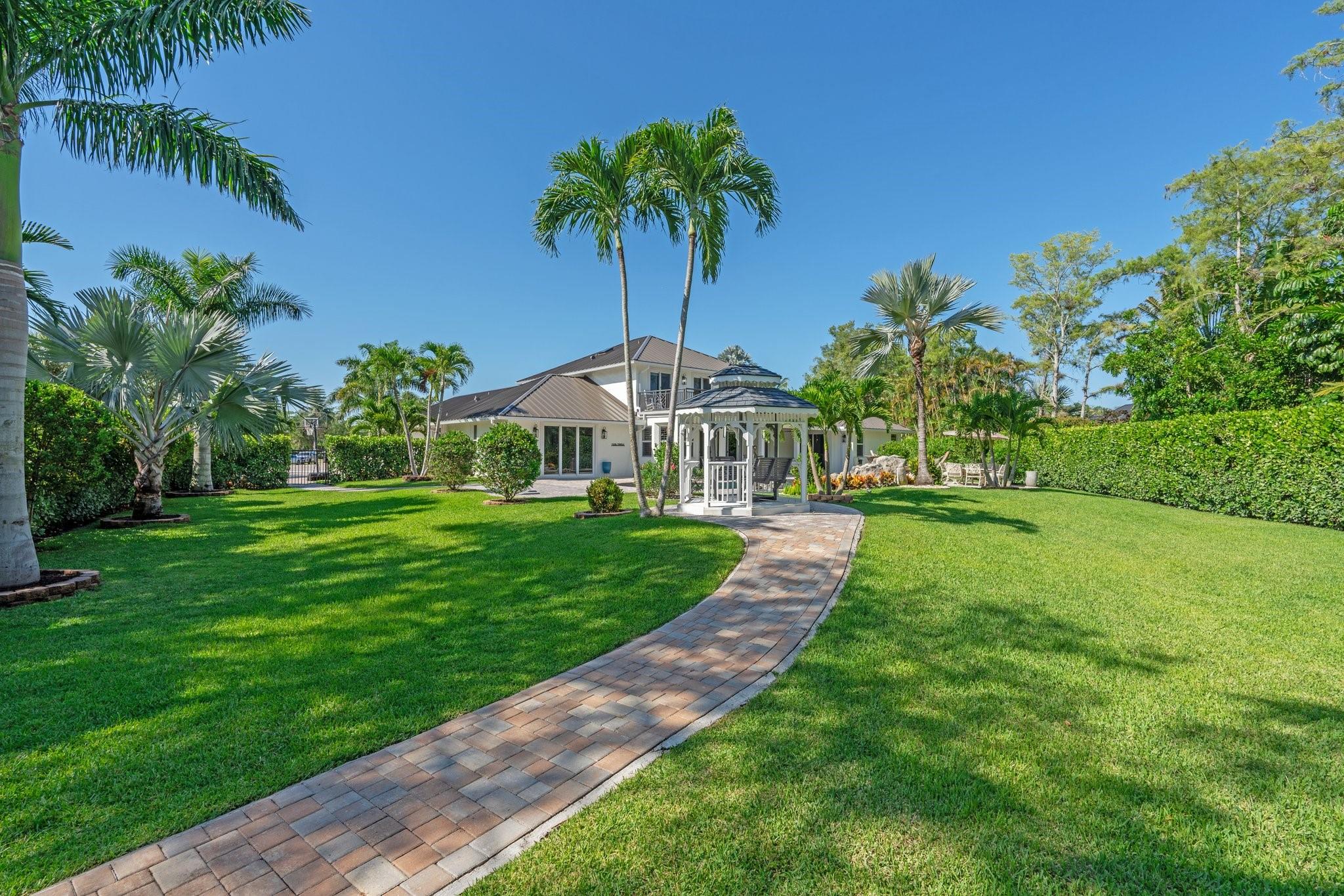 MEADOW WOOD OF THE LANDIN - Residential