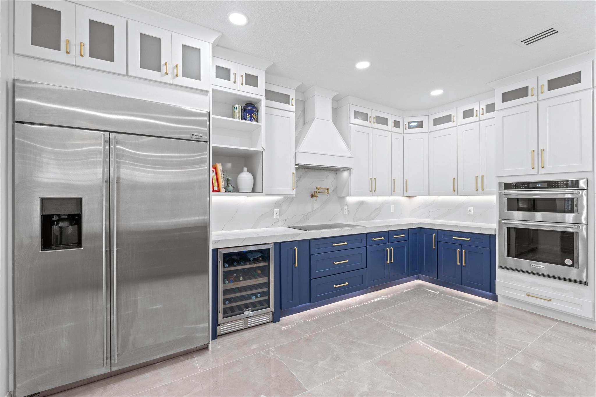 MEADOW WOOD OF THE LANDIN - Residential