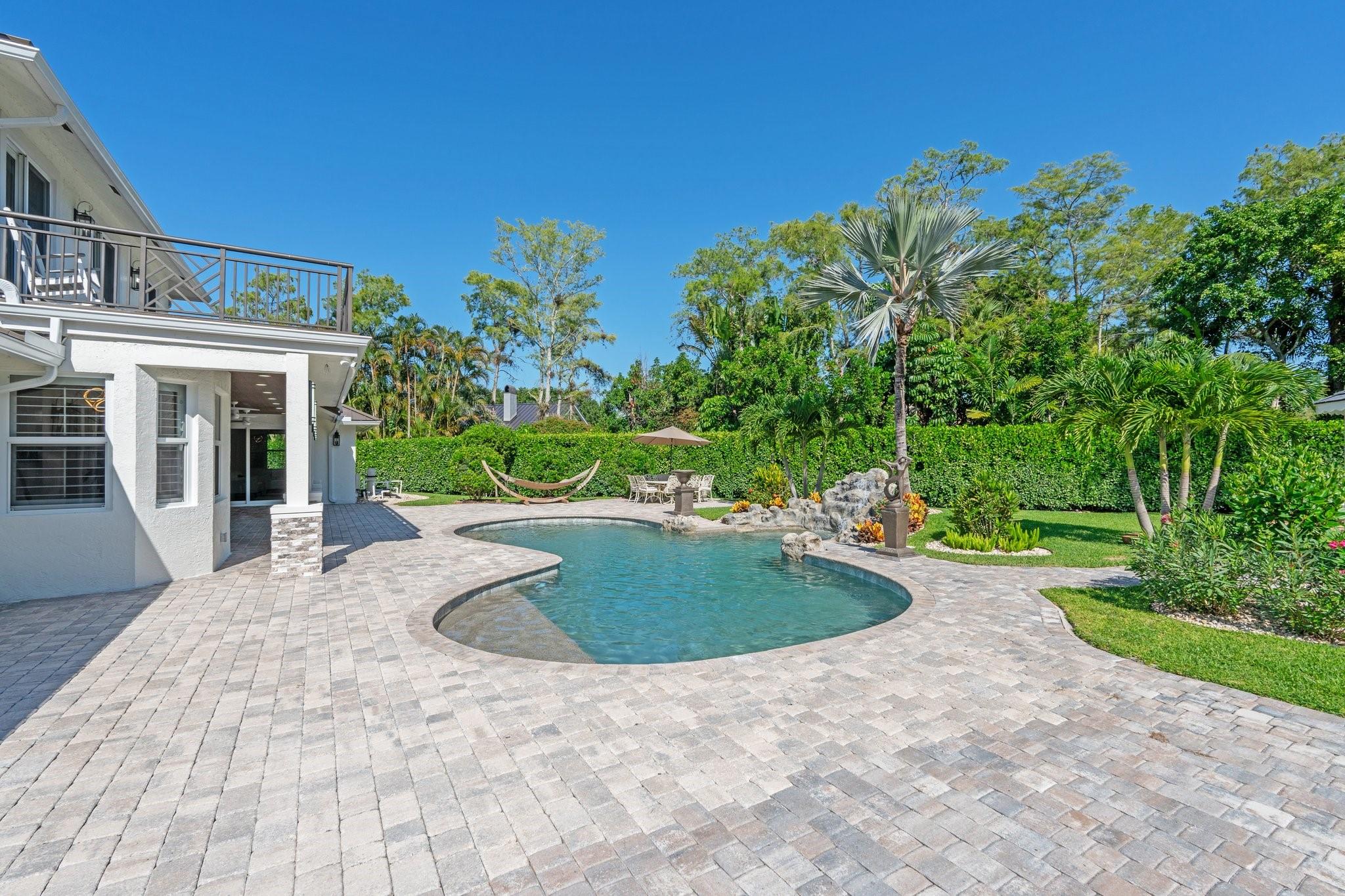 MEADOW WOOD OF THE LANDIN - Residential