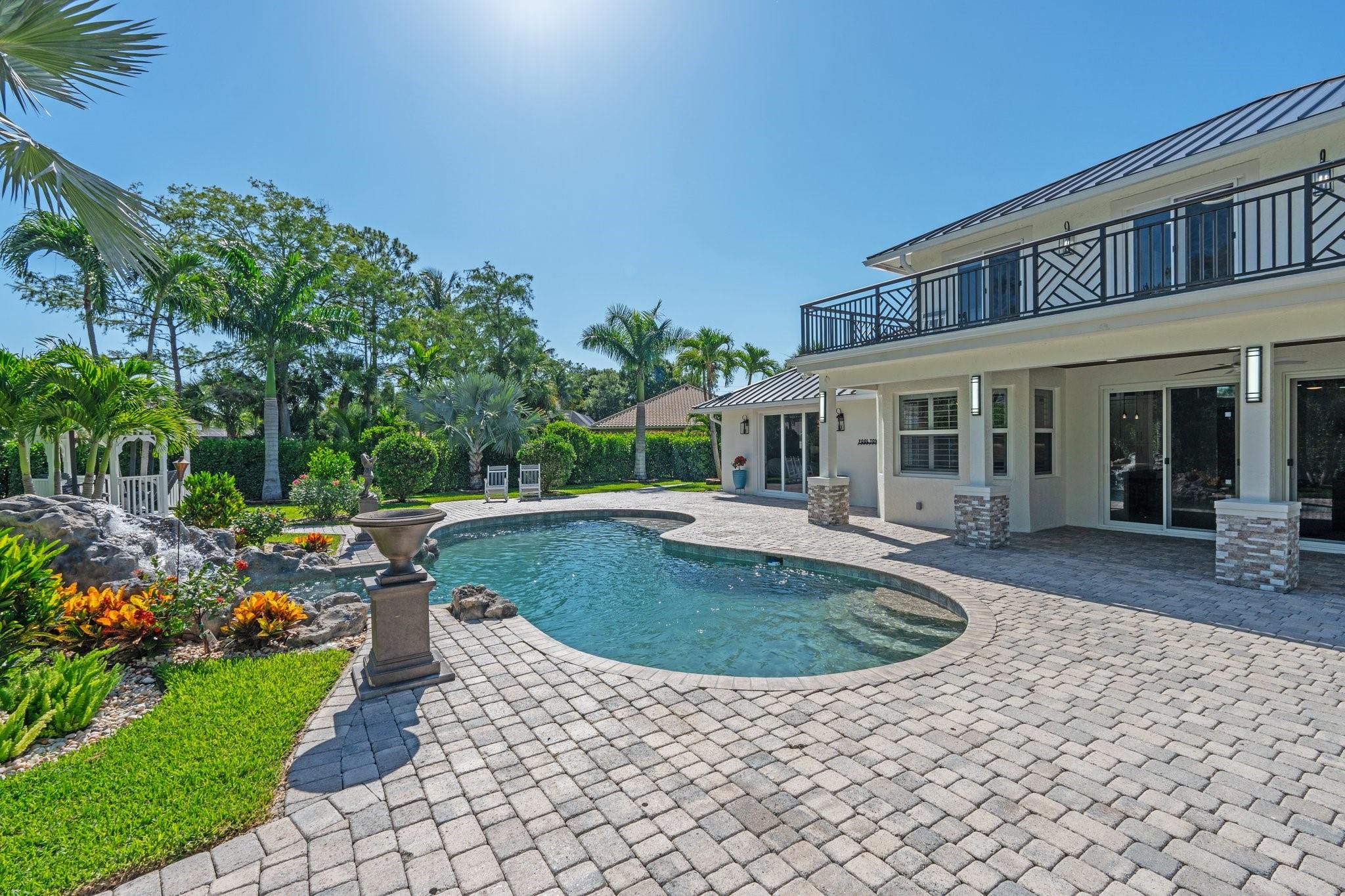 MEADOW WOOD OF THE LANDIN - Residential