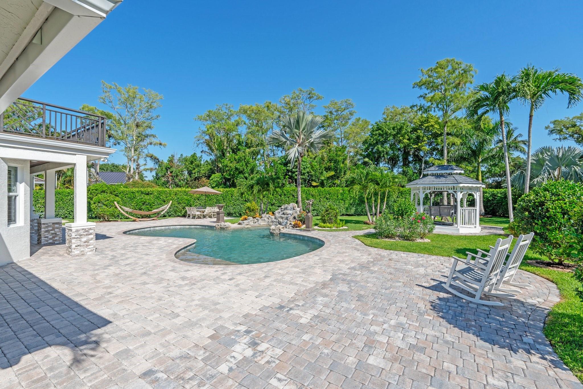 MEADOW WOOD OF THE LANDIN - Residential