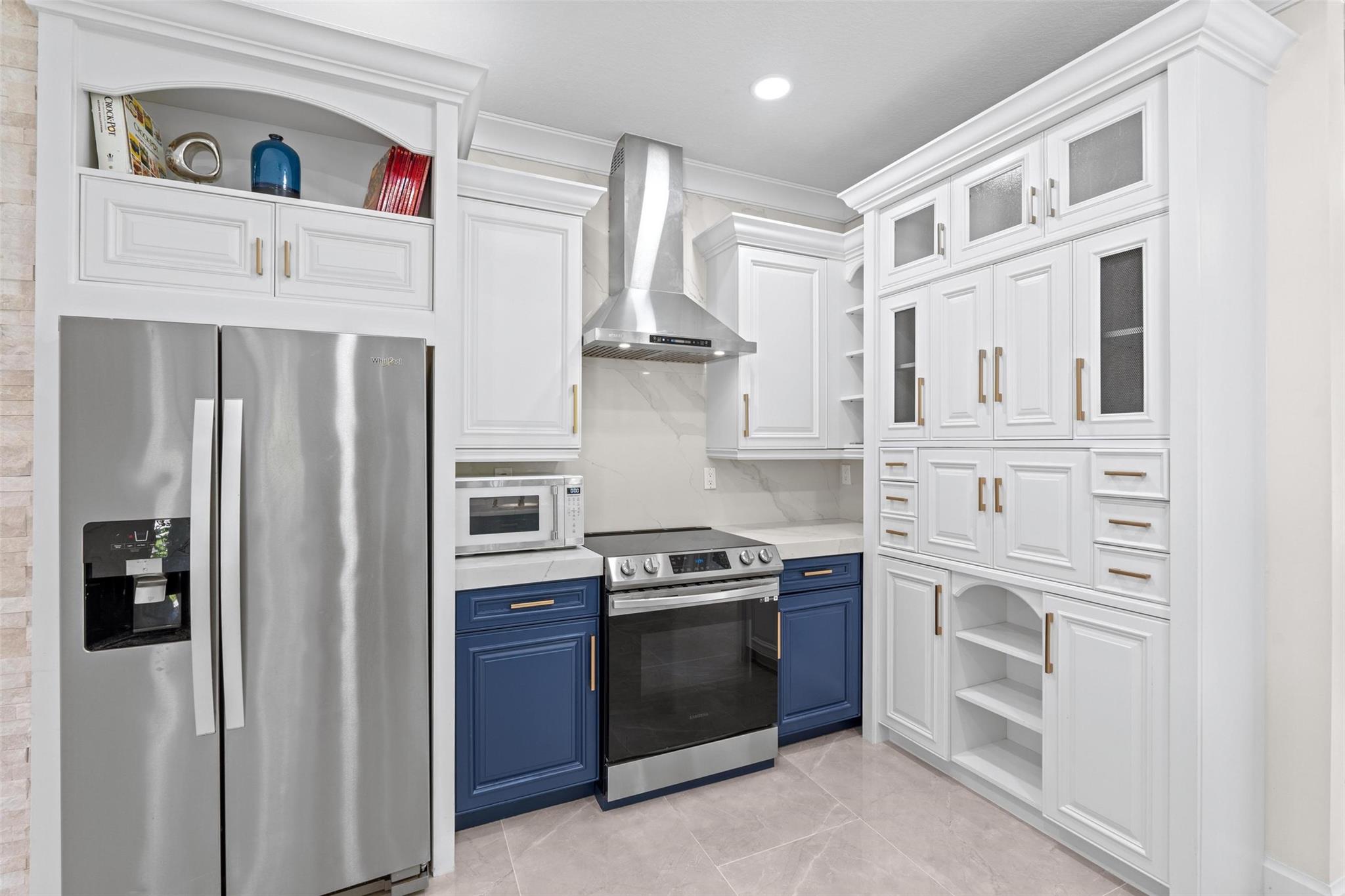 MEADOW WOOD OF THE LANDIN - Residential