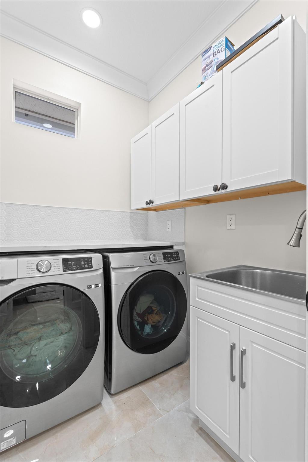 MEADOW WOOD OF THE LANDIN - Residential