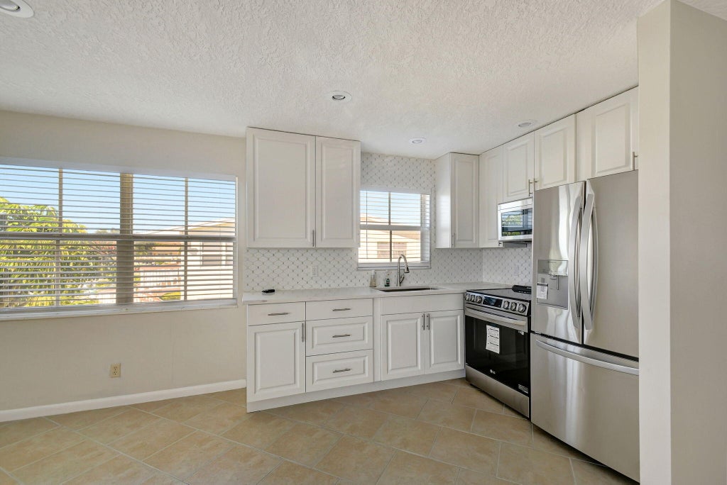 Photo of 152 CHATHAM G, West Palm Beach, FL 33417 (MLS # B26093451)
