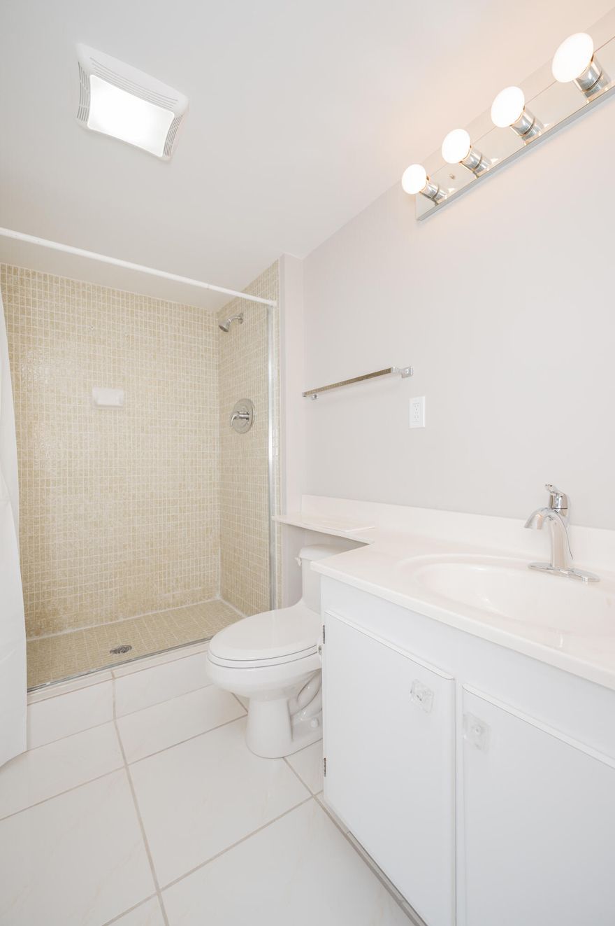 THIS BEAUTIFUL FOR SALE-APARTMENT OF 2 BEDROOMS 2 BATHS IN THE HEART OF AVENTURA WITH A GORGEOUS VIEW OF THE GOLF COURSE AND OCEAN. AMENITIES INCLUDING POOL, GYM, SOCIAL ROOM, BRAND NEW KITCHEN AS WELL AS THE APPLIANCES. LOCATED MINUTES AWAY FROM THE AVENTURA MALL, BEACHES, SCHOOLS, COVERED PARKING. GRAT SECURITY. EASY TO SHOW. IT IS READY FOR YOU