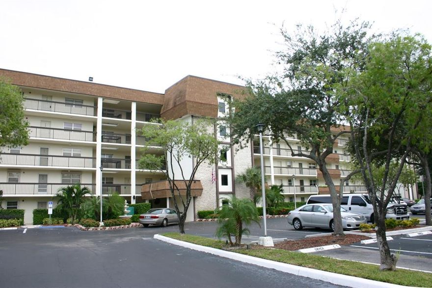 Rare 1st floor unit now available in Boca Teeca's newest building called ''The Palms at Boca Teeca''. This condo association of 2 buildings is the only association that has a back up generator for loss of power for the elevators and a community pool, clubhouse and tennis courts. This unit offers 2 bedrooms, 2 full baths & a den that can easily be converted to a 3rd bedroom. Also features a large eat in kitchen & laundry room with full size side by side washer & dryer. AC unit is only 4 years young. The large screen enclosed porch walks right out to the the new ''Boca National'' golf course which is under renovation by the City of Boca Raton. This unit also features a large master bedroom, large walk-in closet & a large master bath with roman tub. Great unit for end user and or an investor. Screened in porch/patio area overlooking the golf course also has roll down sun shades which are great for security as well as shade.