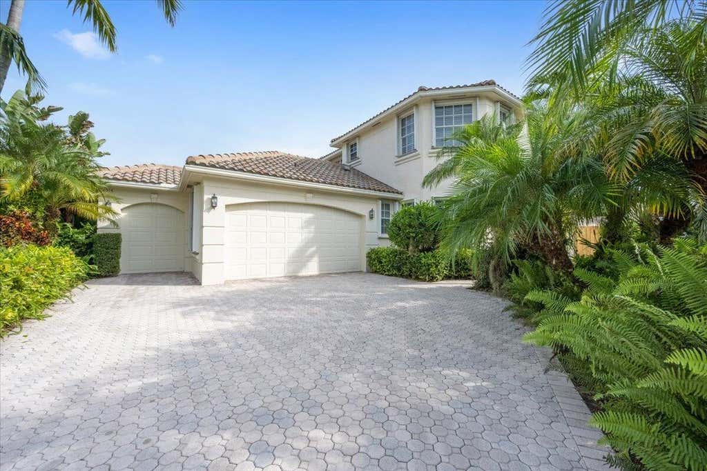 Photo of 2514 Players Court, Wellington, FL 33414 (MLS # B26046597)
