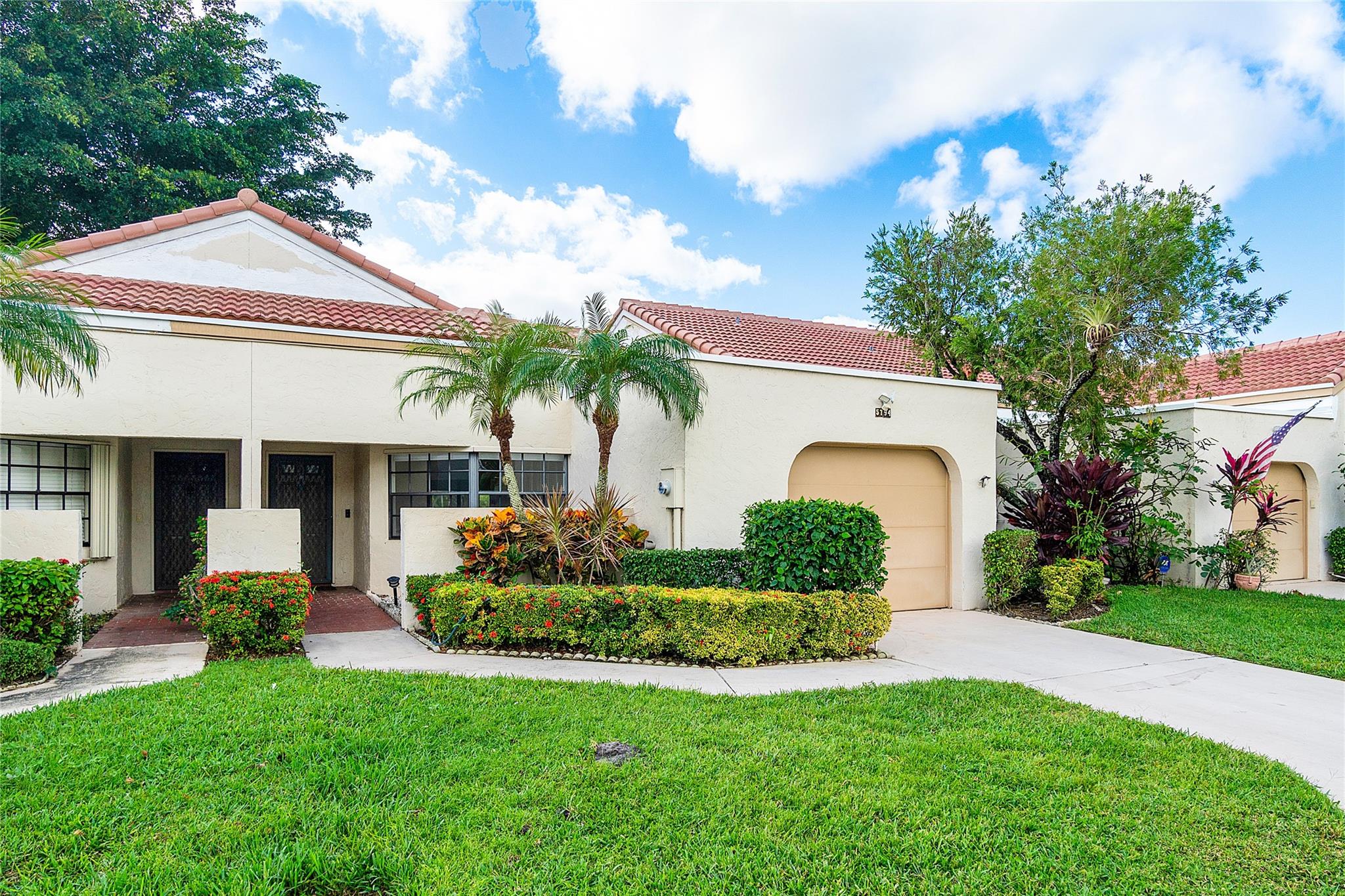 5794 Parkwalk Cir