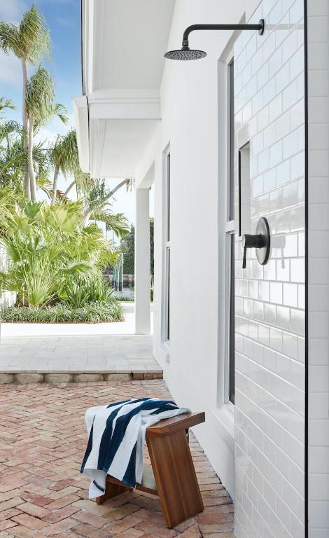 LEWIS SHORE ESTATES 3 - Residential Lease