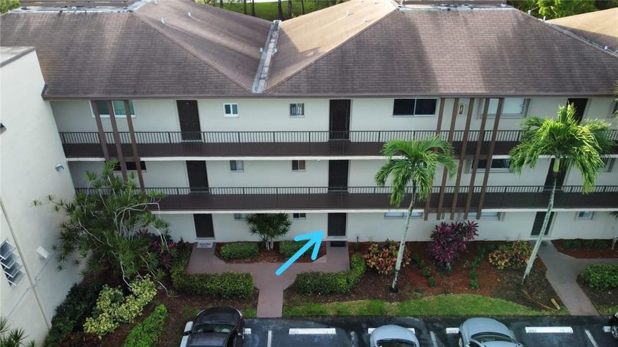 Ground floor condo with upgraded kitchen. Granite counters, custom cabinets. 2/2 with washer and dryer in the unit. Tile floors, no carpet. Screened patio. Great location in complex, right next to clubhouse and pool. Convenient location to shopping and University Dr. Sorry no pets, no trucks, no commercial vehicles . 700 FICO required by HOA** no exceptions**