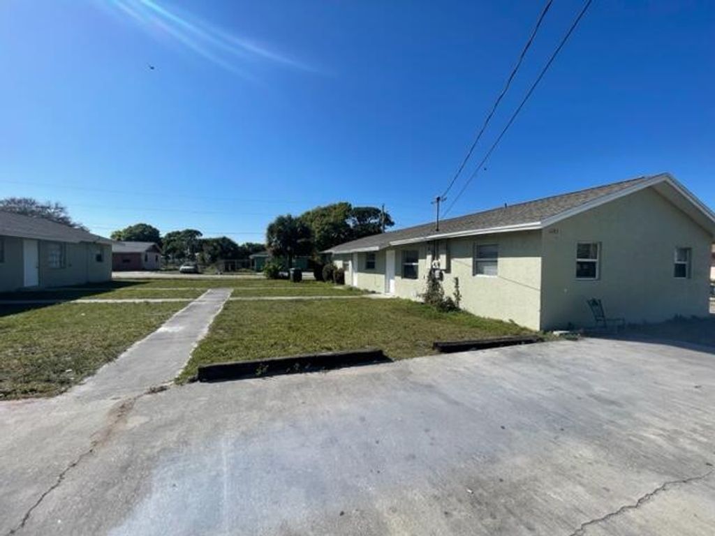 Photo of 1205 Avenue K Avenue #1203 B, Fort Pierce, FL 34950 (MLS # R11061450)