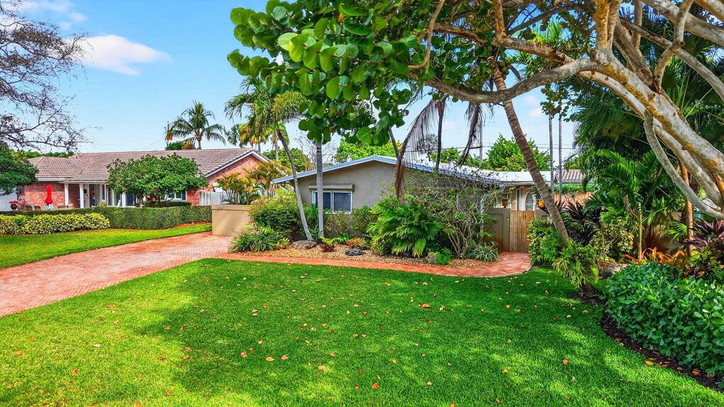 Photo of 2091 NE 54th St, Fort Lauderdale, FL 33308 (MLS # B26000708)