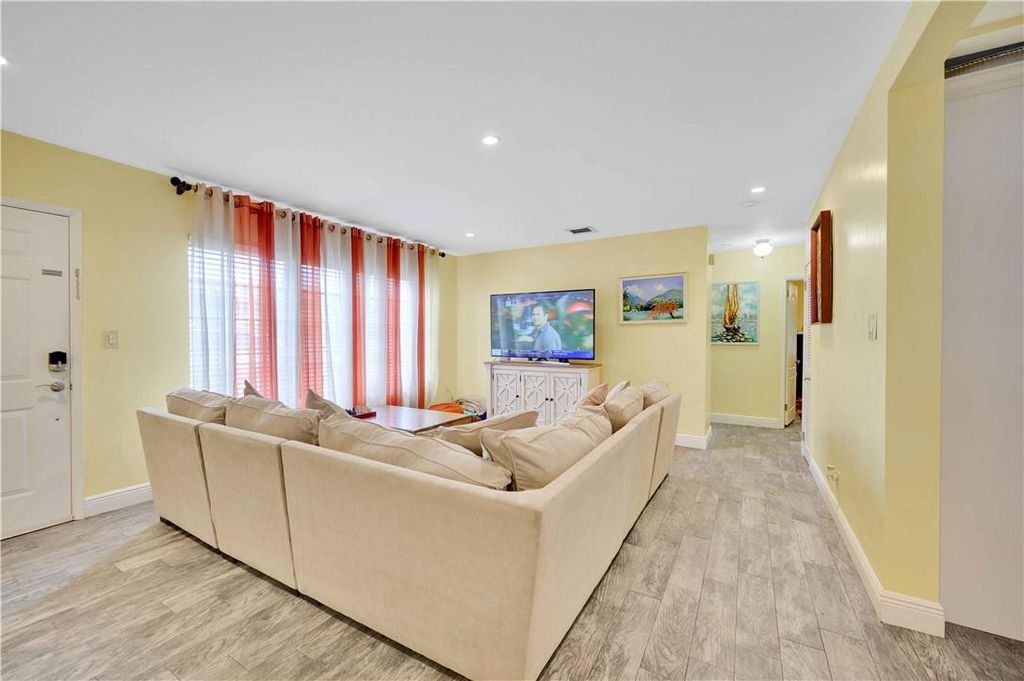 Photo of 1607 NE 15th Avenue #1, Fort Lauderdale, FL 33305 (MLS # F10473516)