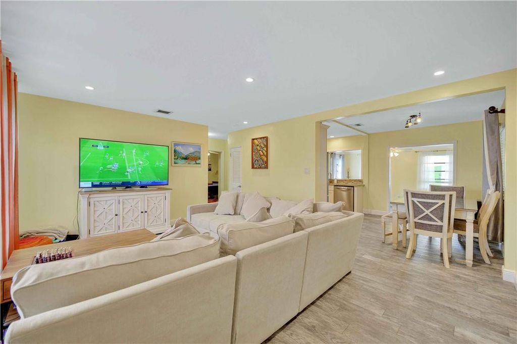 Photo of 1607 NE 15th Avenue #1, Fort Lauderdale, FL 33305 (MLS # F10473516)