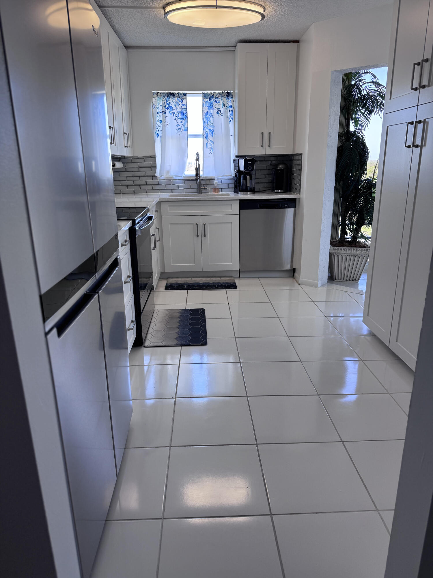 AMBASSADOR I CONDO - Residential