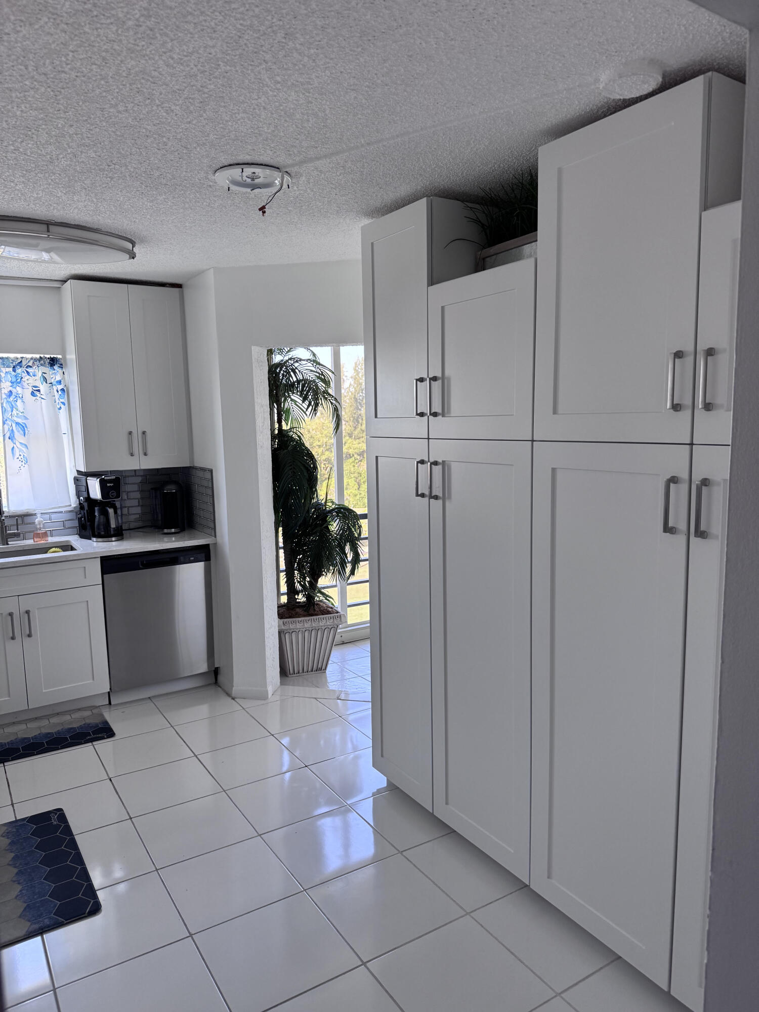 AMBASSADOR I CONDO - Residential