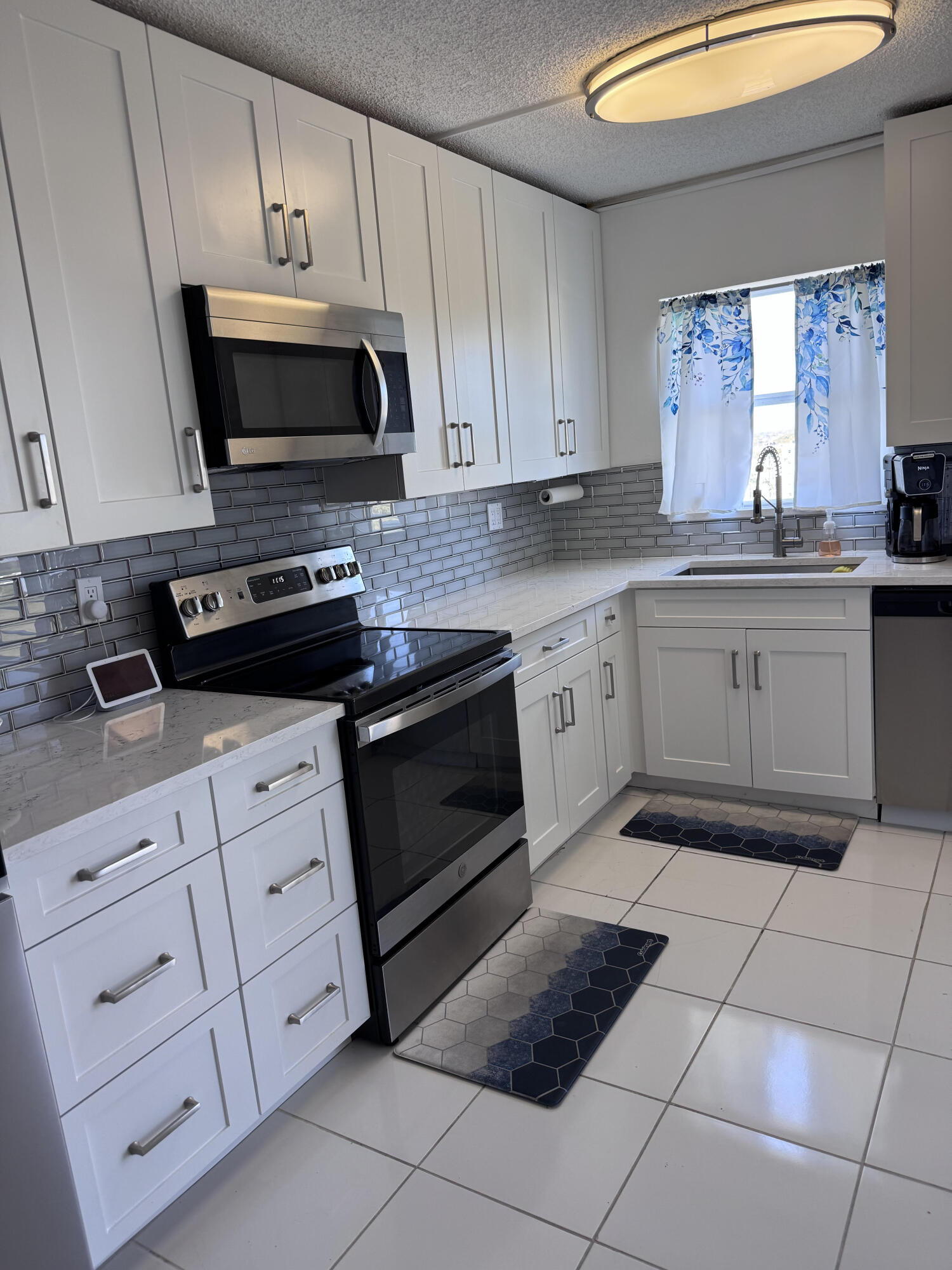 AMBASSADOR I CONDO - Residential