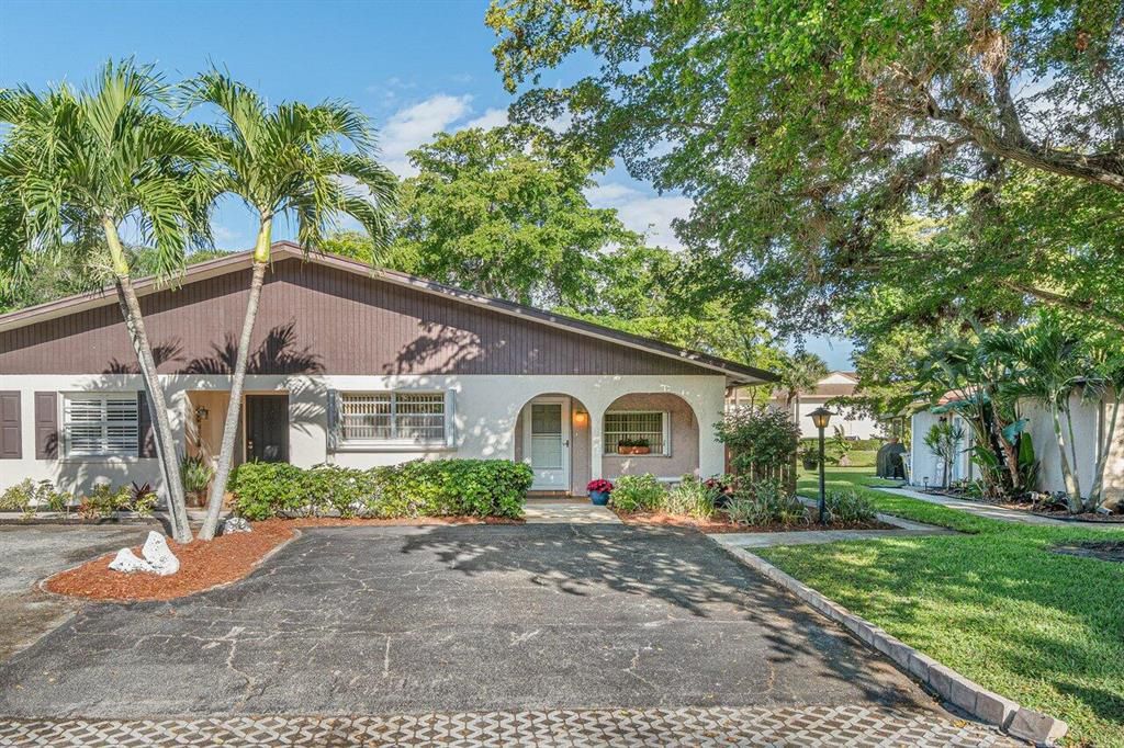 Photo of 5187 Rose Hill Drive, Boynton Beach, FL 33437 (MLS # R10876412)