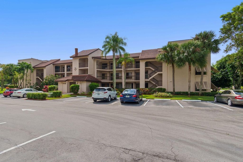 Photo of 10110 Cedar Point Boulevard #105, Boynton Beach, FL 33437 (MLS # R10927820)