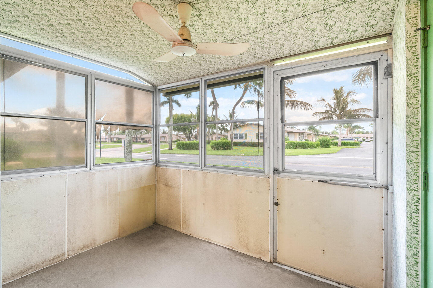 CRESTHAVEN VILLAS CONDO - Residential