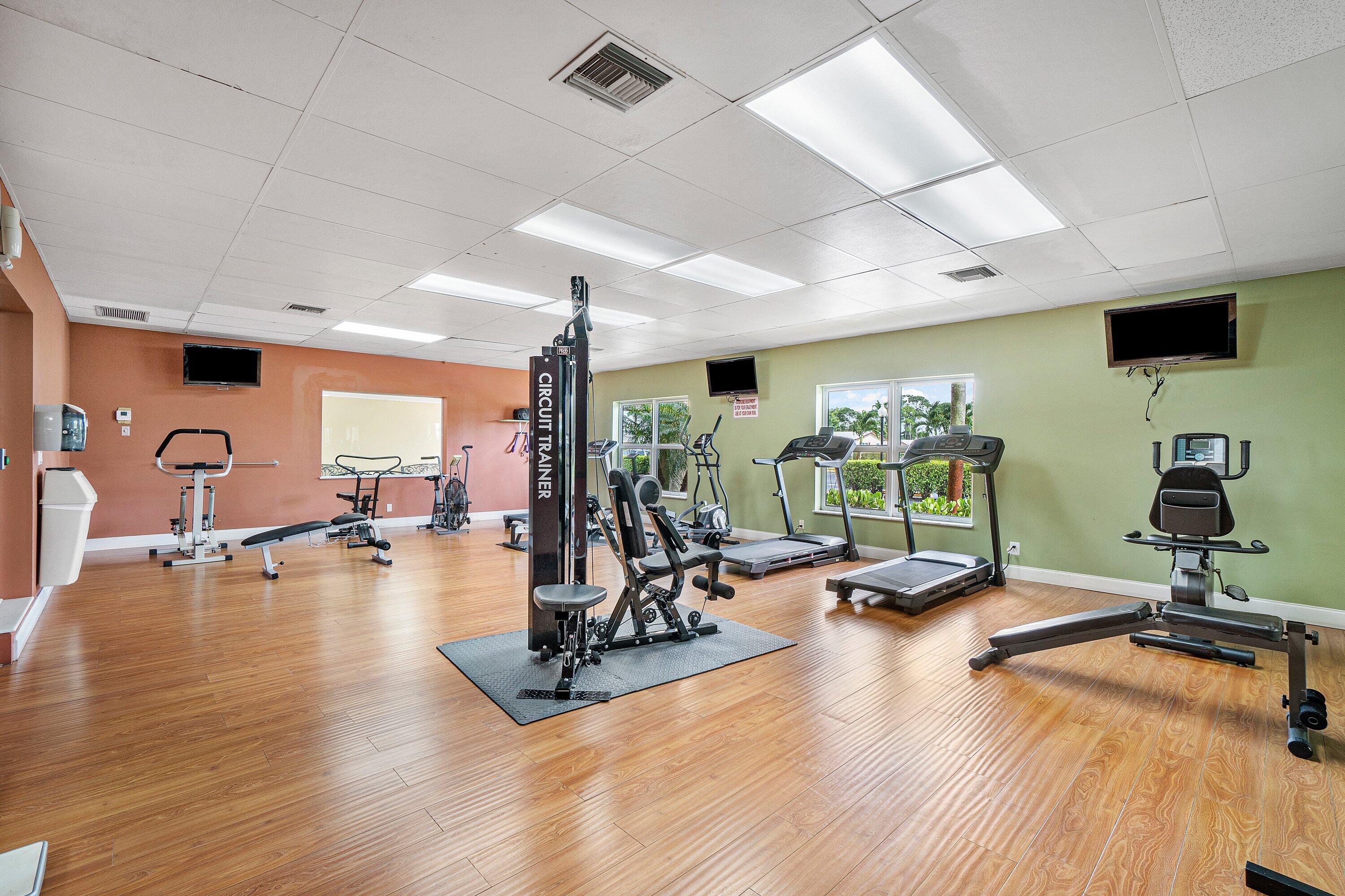 CRESTHAVEN VILLAS CONDO - Residential