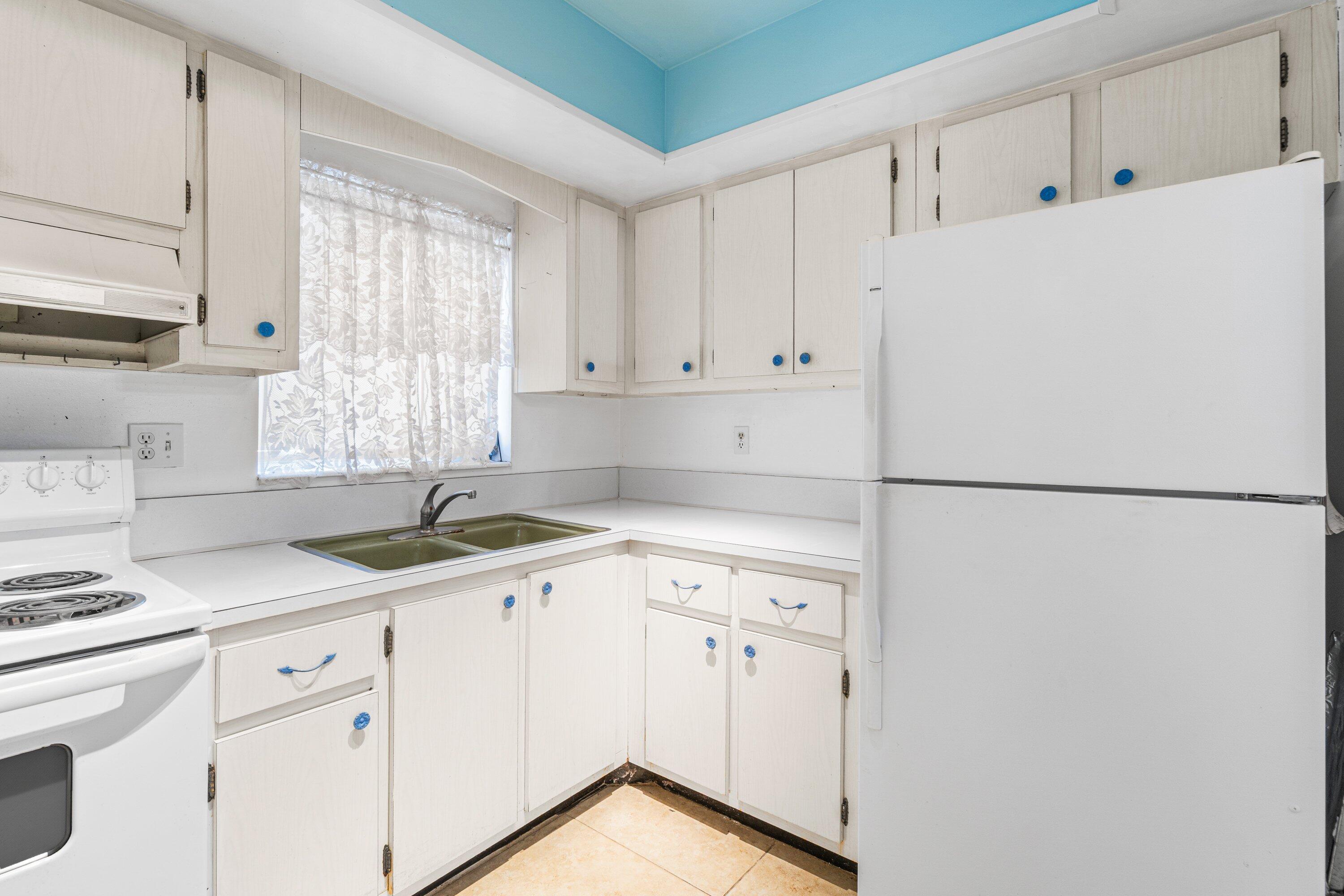 CRESTHAVEN VILLAS CONDO - Residential