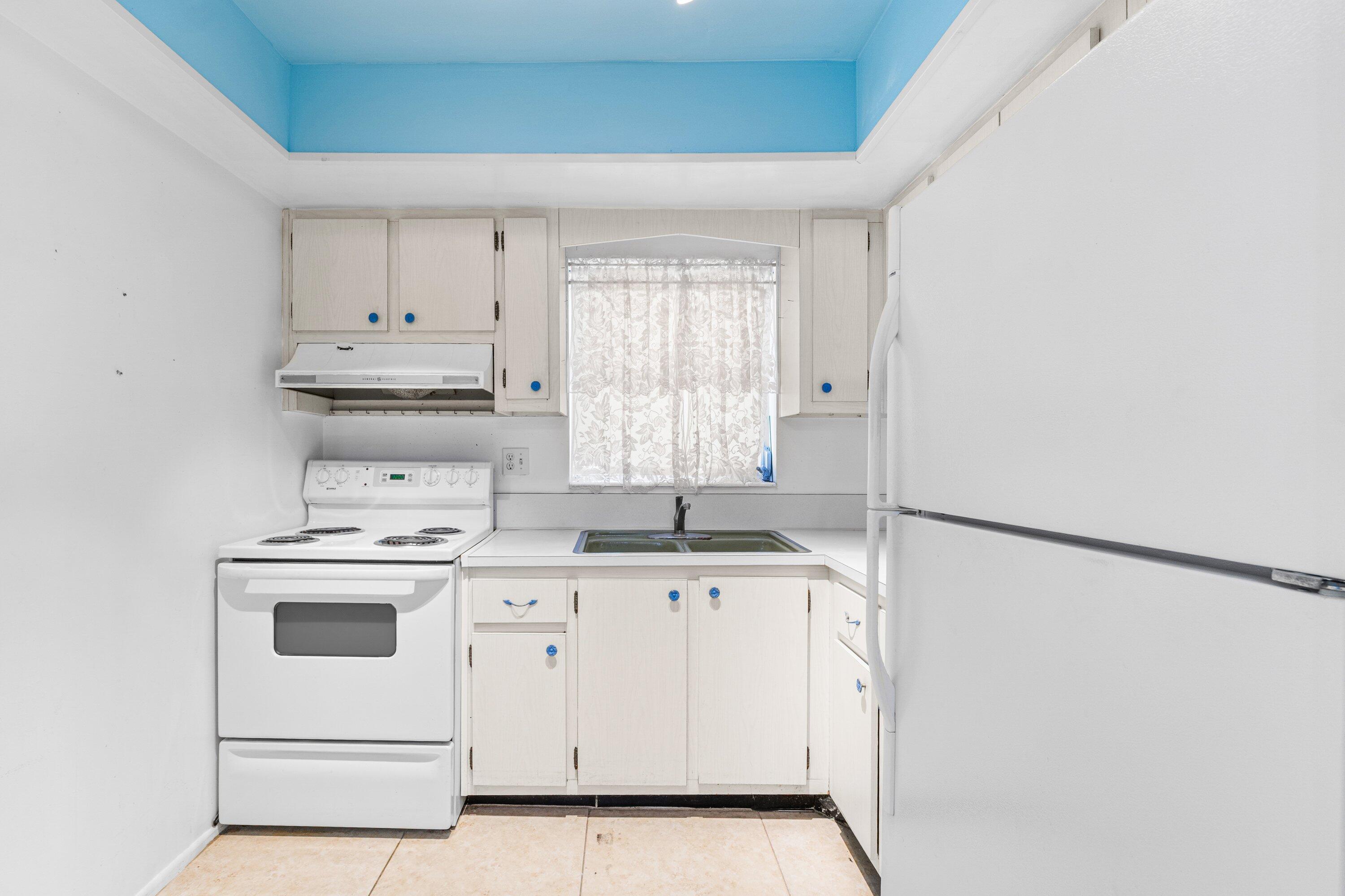 CRESTHAVEN VILLAS CONDO - Residential