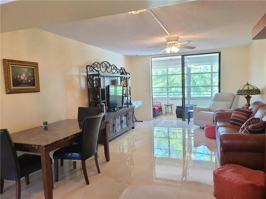 1810 N Lauderdale Ave Unit 2412  