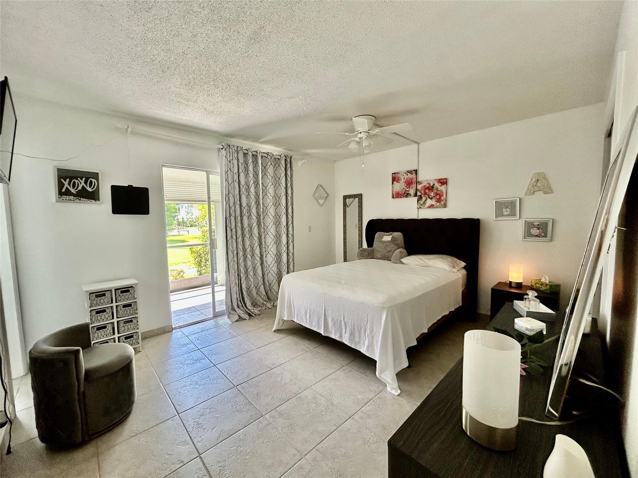 2050 NE 39th St N108