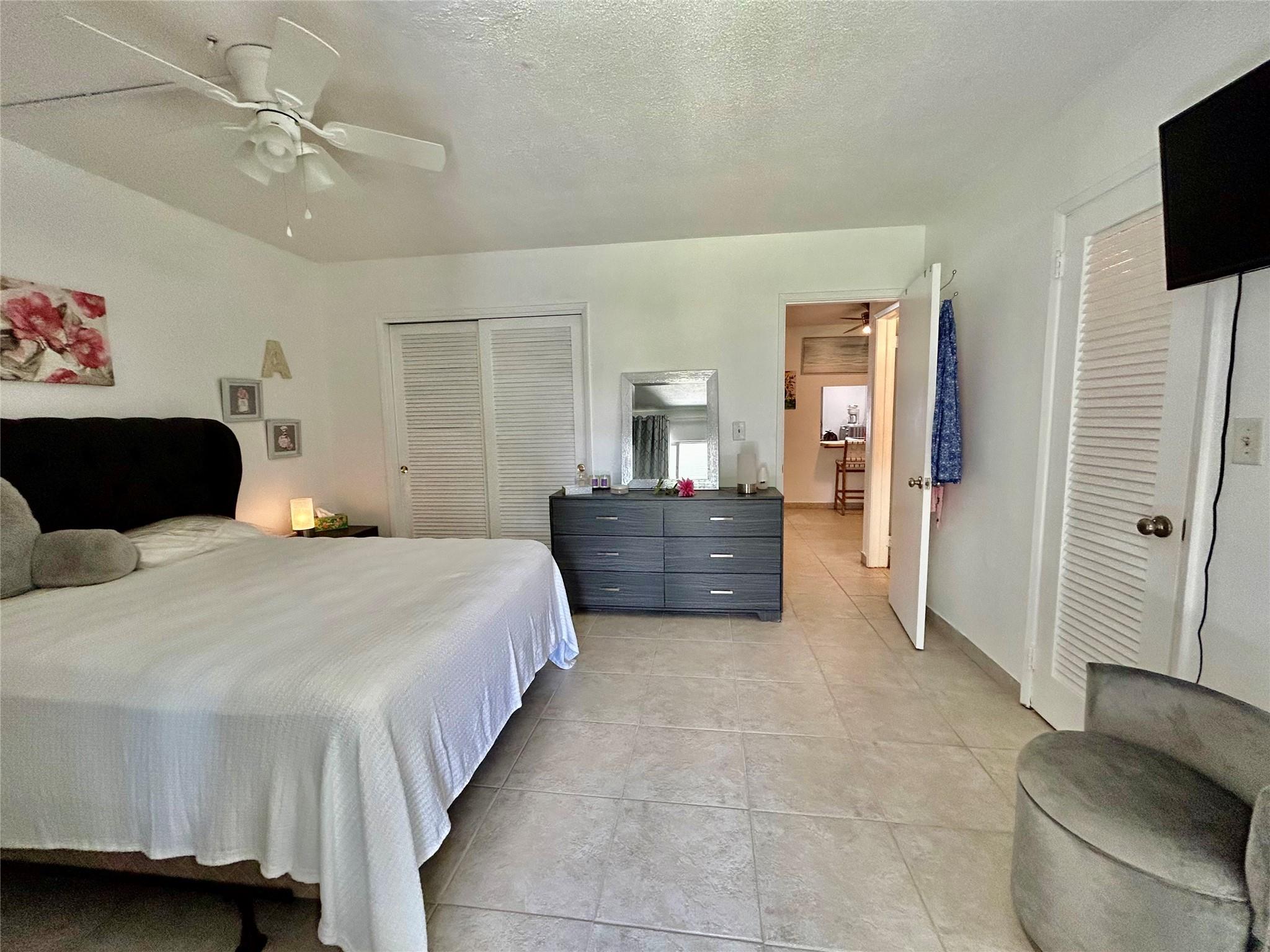 2050 NE 39th St N108