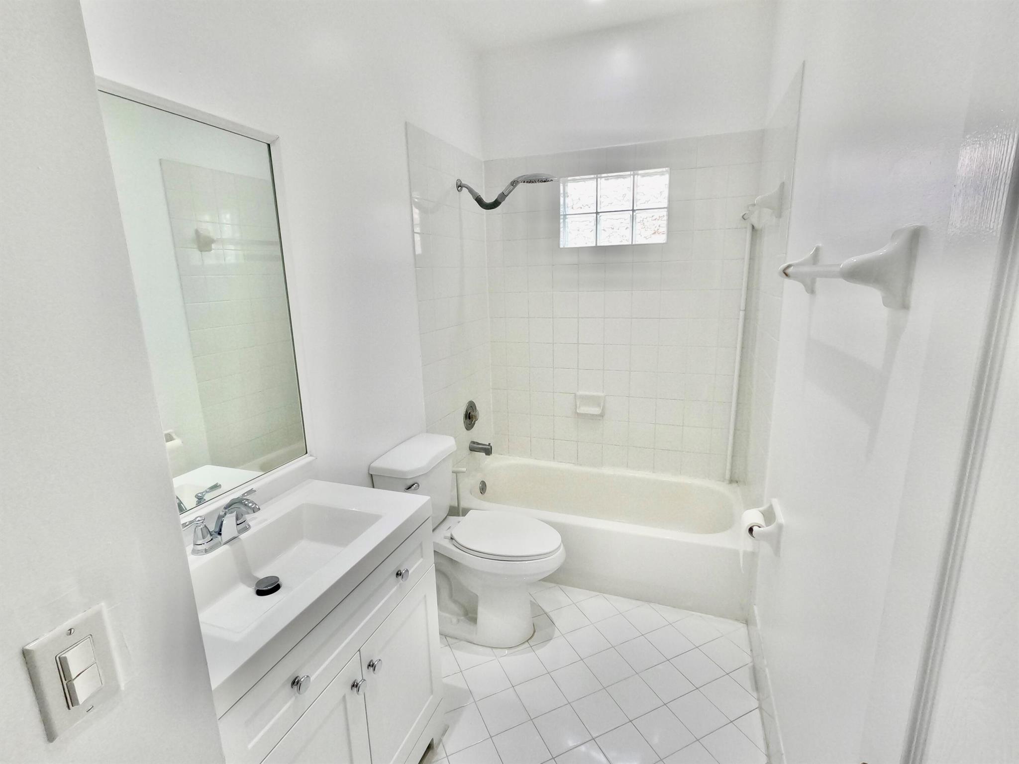 SAPPHIRE SHORES-SAPPHIRE - Residential Lease