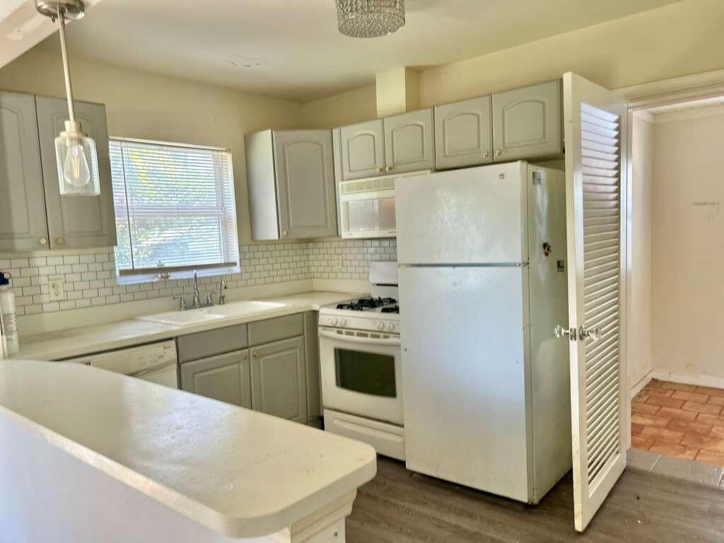 NORTHRIDGE - Residential