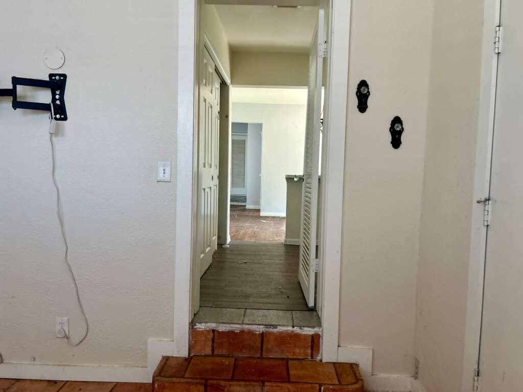 NORTHRIDGE - Residential