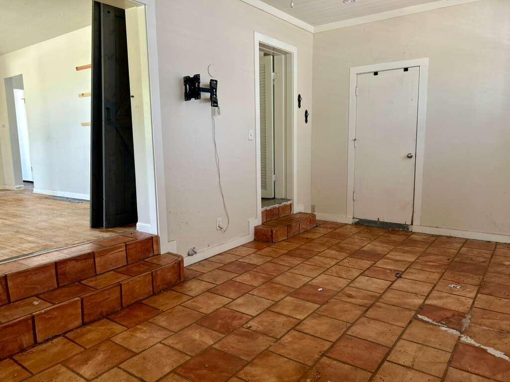 NORTHRIDGE - Residential