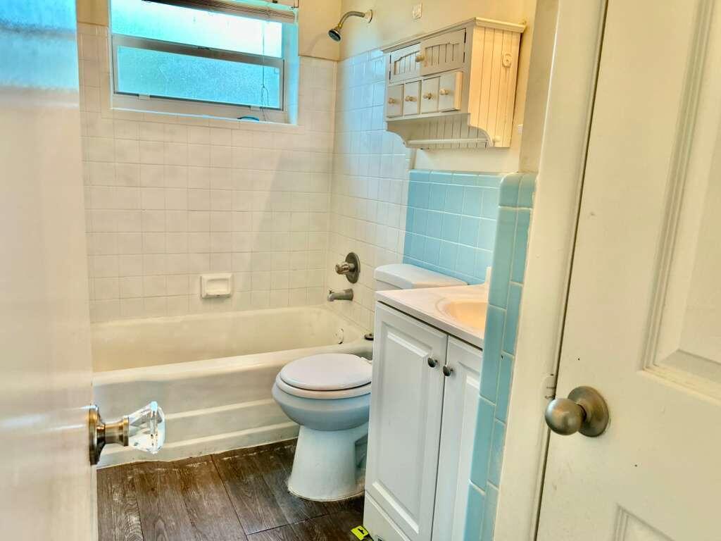 NORTHRIDGE - Residential