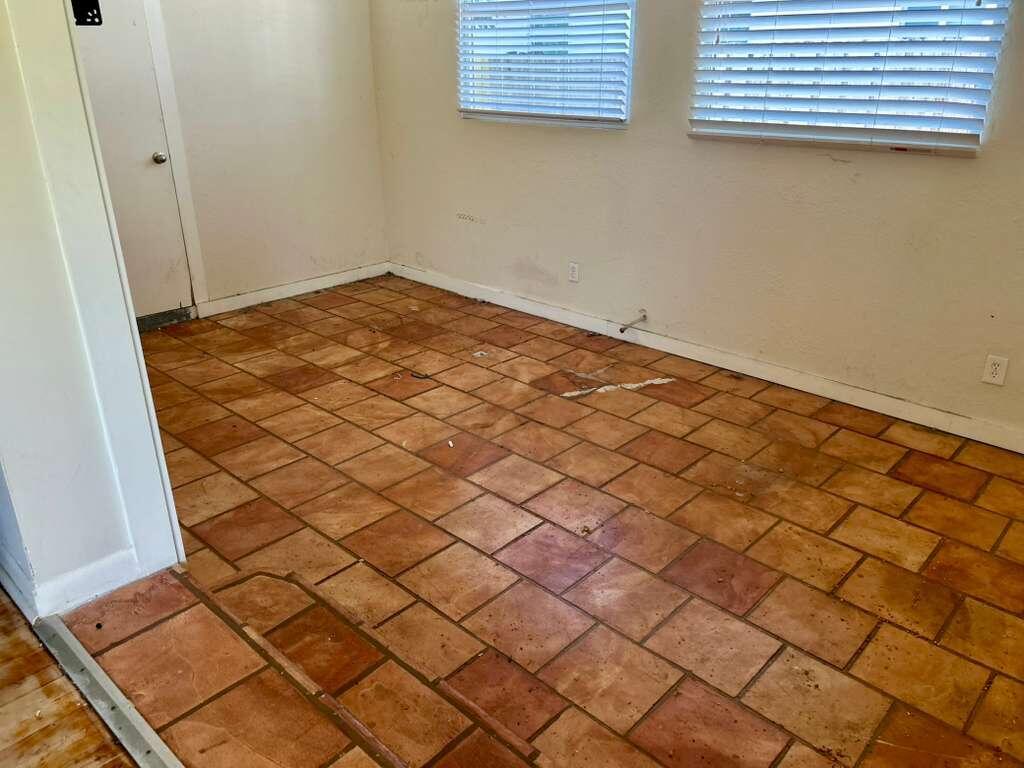 NORTHRIDGE - Residential