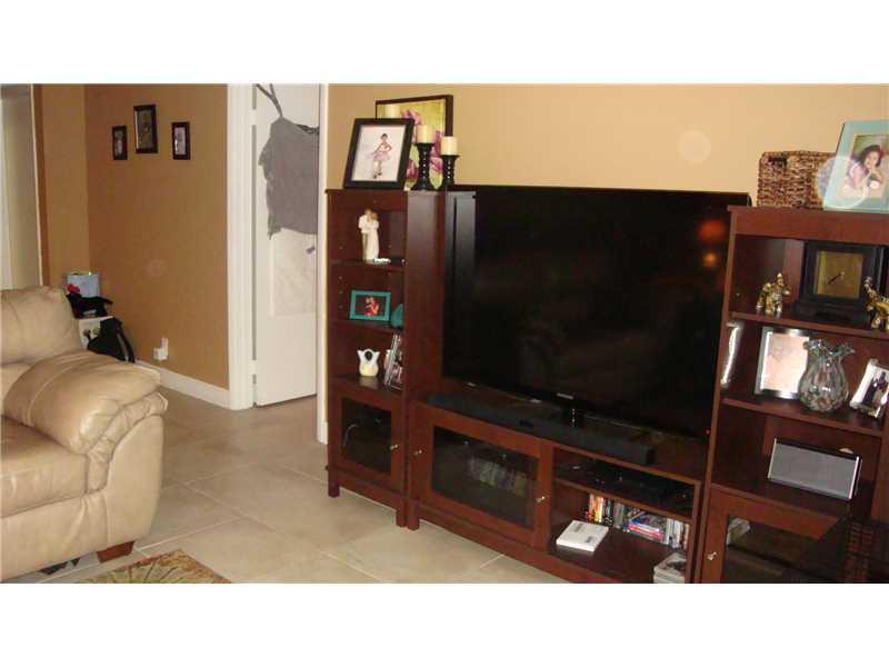 VILLAS AT MEADOW LAKES - Residential Lease